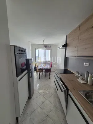 Küche; küchengeräte, fliesenboden, tageslicht