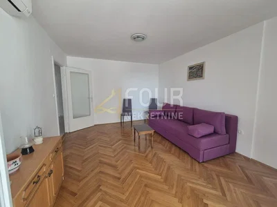 Wohnzimmer; holzboden, tageslicht