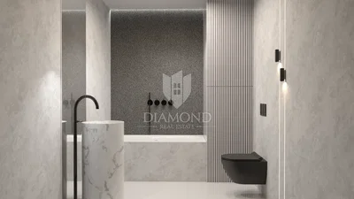 Badezimmer; renoviert, tageslicht, moderner stil