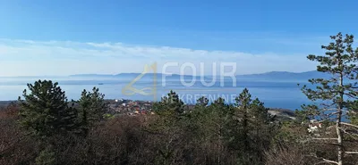 Dům a okolí; výhled