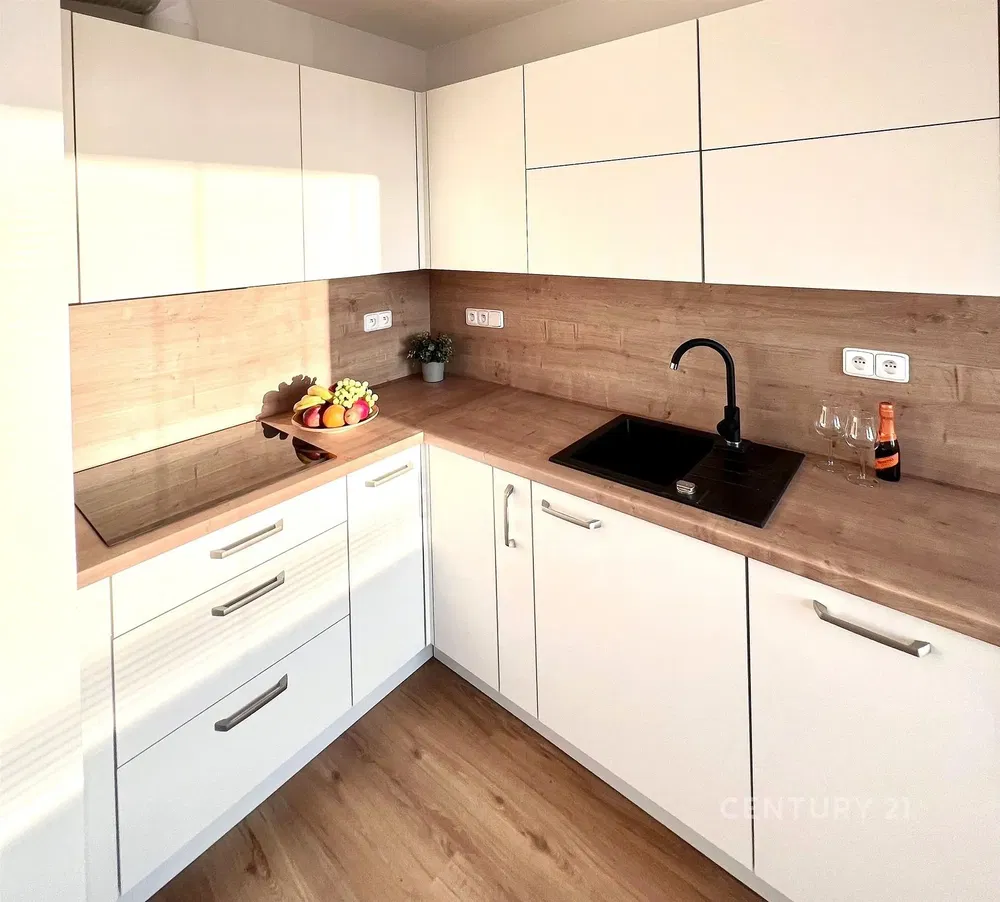 Kitchen; kitchen appliances, renovated, modern style