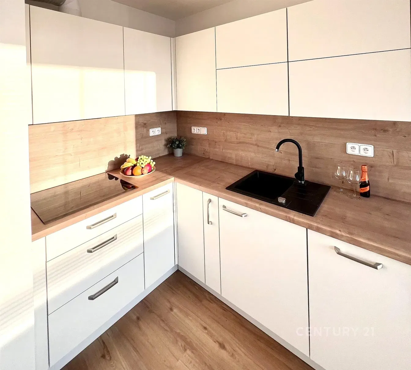 Kitchen; kitchen appliances, renovated, modern style