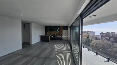 Obývací pokoj; výhled, dlažba