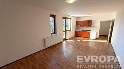 Küche; tageslicht, holzboden, küchengeräte