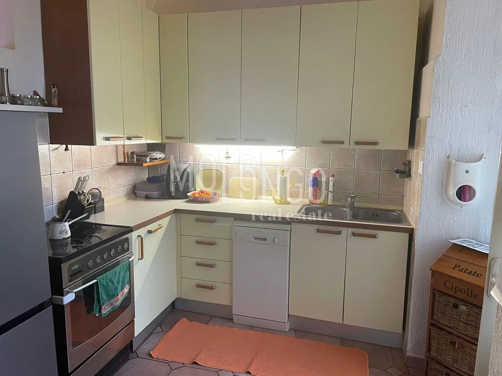 Küche; küchengeräte, fliesenboden