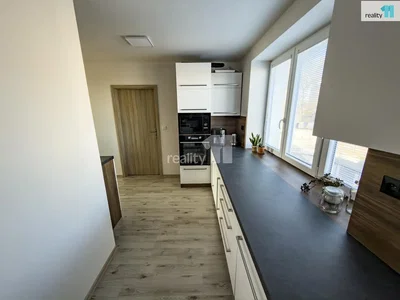Cucina; elettrodomestici, luce naturale, stile moderno, ristrutturato
