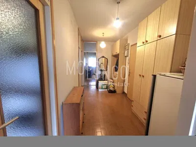 Kuchyně; dlažba, kuchyňské spotřebiče