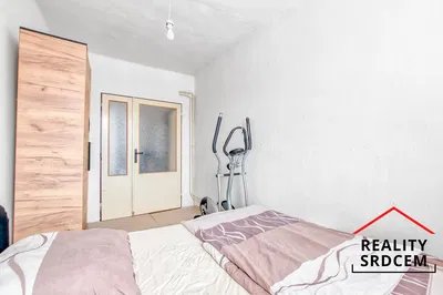 Schlafzimmer; holzboden, tageslicht, moderner stil