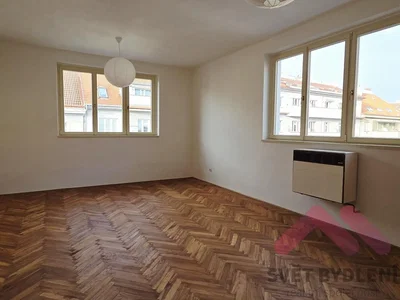 Wohnzimmer; blick, holzboden, tageslicht