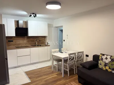 Küche; küchengeräte, moderner stil, tageslicht