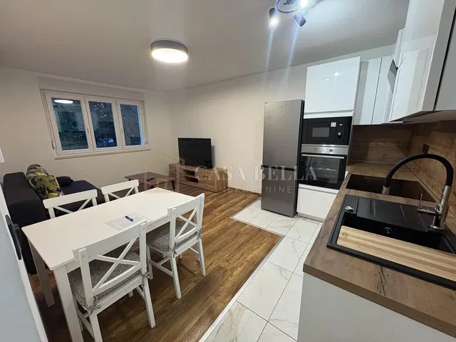 Kuchnia; sprzęt kuchenny, światło dzienne