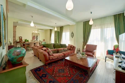 Soggiorno; luce naturale, stile rustico, pavimento in legno