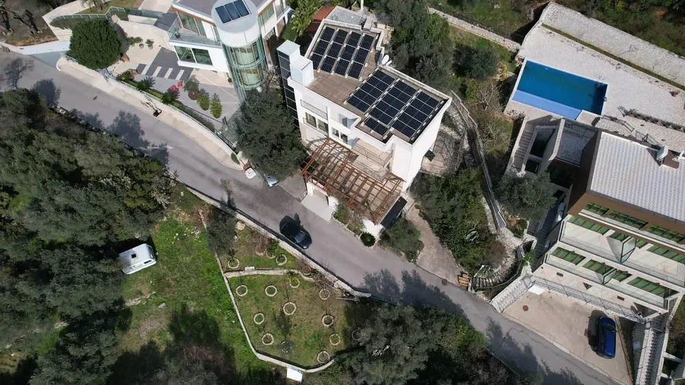 House and surroundings