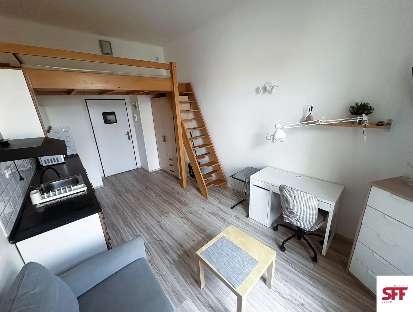 Wohnzimmer; holzboden, tageslicht, moderner stil