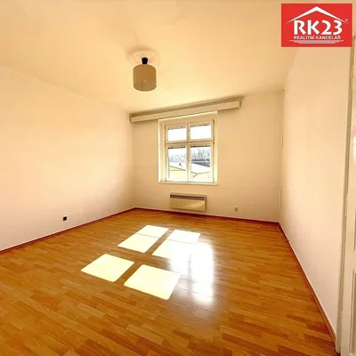 Chambre; parquet, lumière naturelle