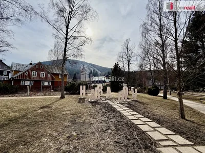 Kuća i okolina; pogled