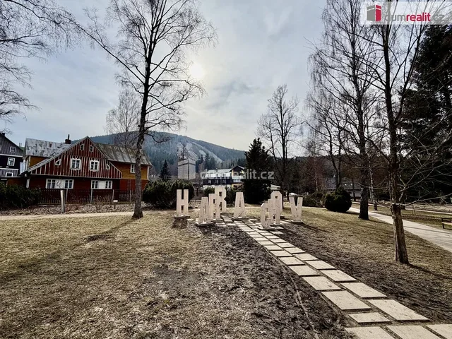 Къща и околности; гледка