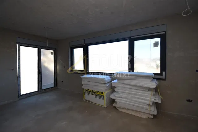 Other; needs renovation, natural light