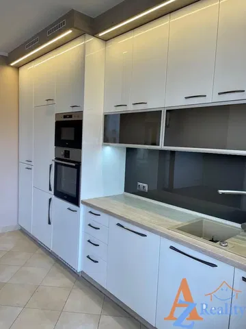مطبخ; أجهزة المطبخ, أرضية من البلاط, مجدد, ضوء طبيعي, أسلوب عصري