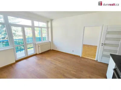 Wohnzimmer; blick, holzboden, tageslicht