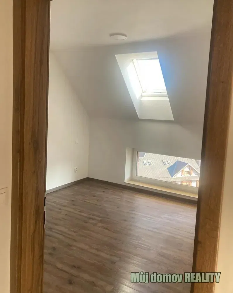 Kinderzimmer; tageslicht, holzboden