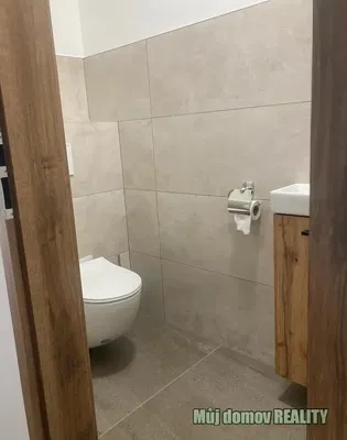Toilette; fliesenboden
