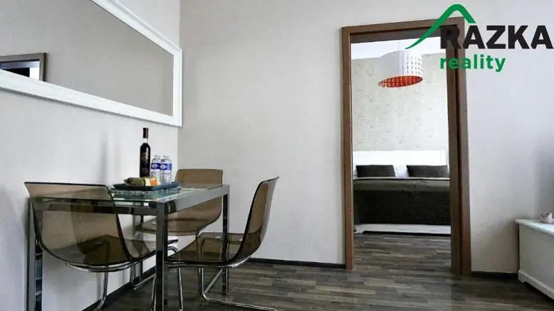 Mutfak; fayans zemin, modern stil