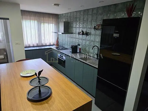 Kitchen; kitchen appliances, natural light, modern style