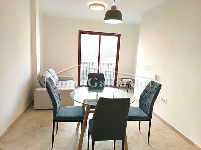 Dnevni boravak; prirodna svjetlost, pločice