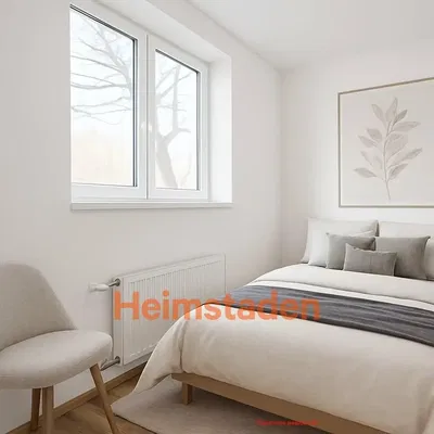 Spavaća soba; prirodna svjetlost, moderan stil, drveni pod