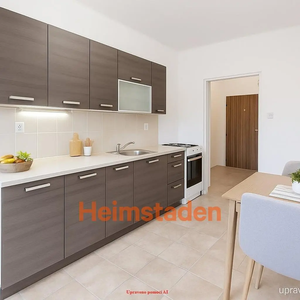 Mutfak; mutfak aletleri, fayans zemin, tadilatlı, doğal ışık