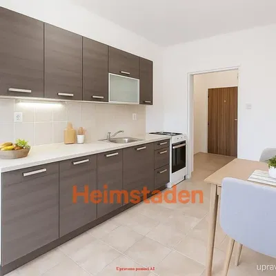 Mutfak; mutfak aletleri, fayans zemin, tadilatlı, doğal ışık