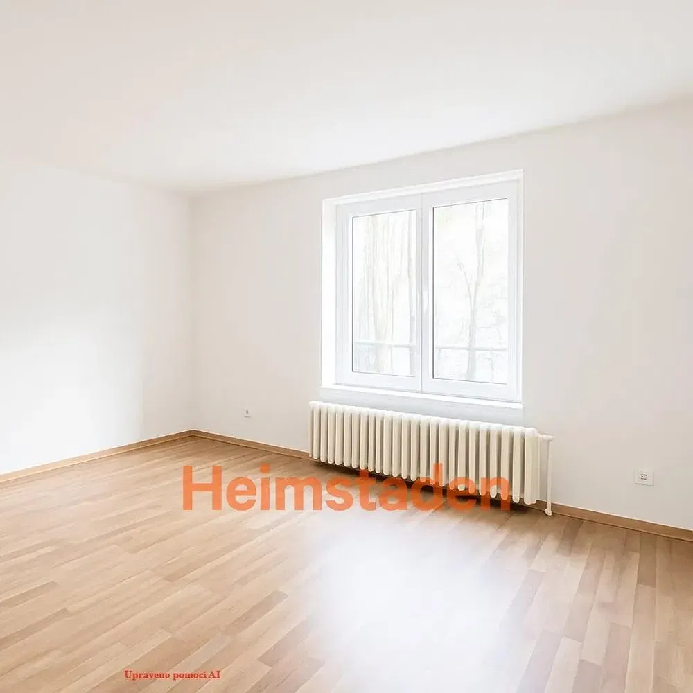 Dnevni boravak; drveni pod, prirodna svjetlost