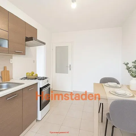 Cuisine; électroménager, carrelage, lumière naturelle, style moderne