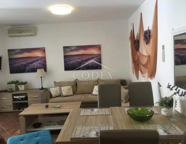 Salon; styl nowoczesny, światło dzienne