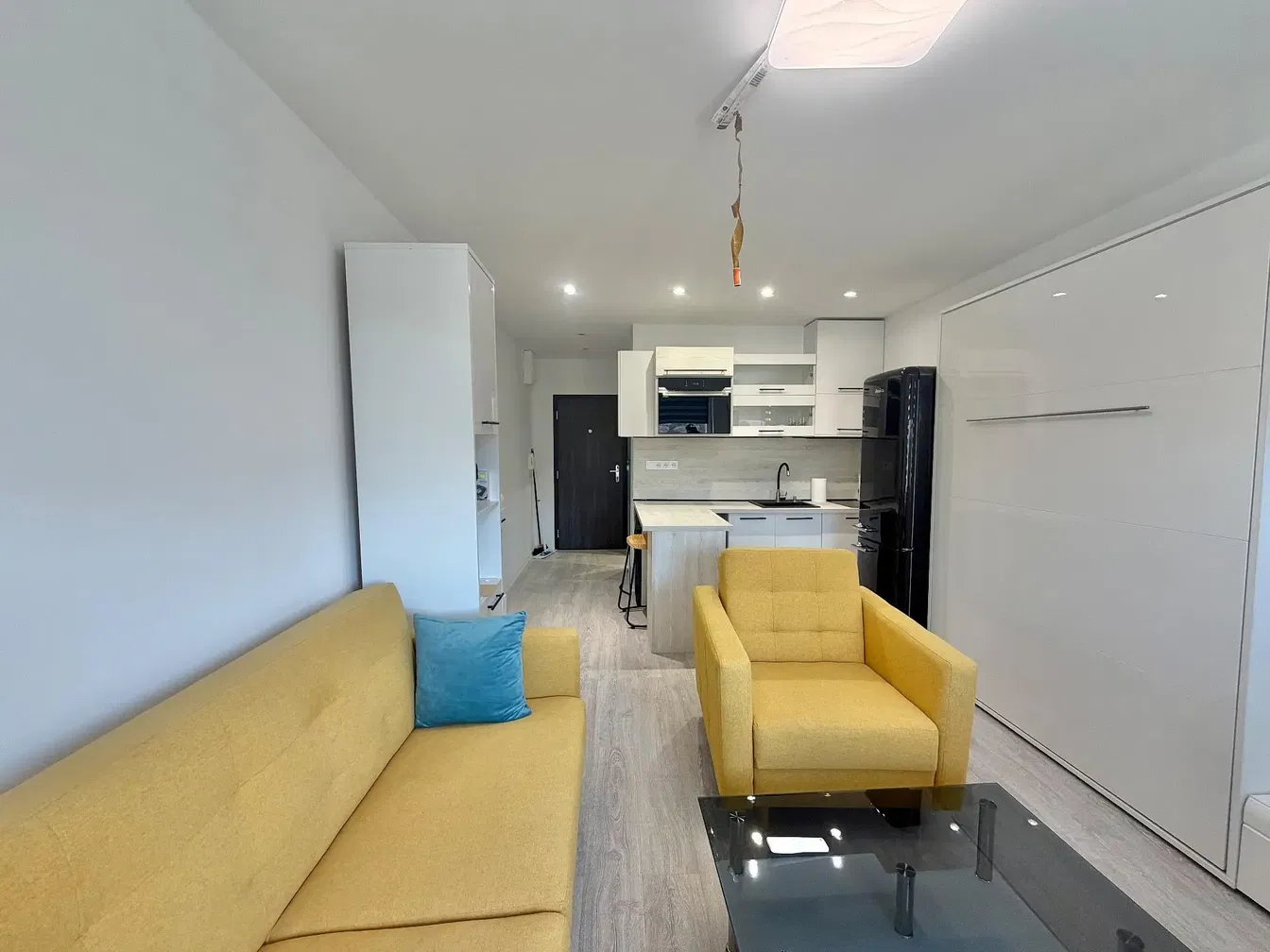 Oturma odası; modern stil, doğal ışık