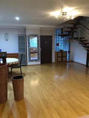 Wohnzimmer; holzboden, tageslicht