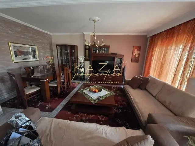 Living room; modern style, natural light