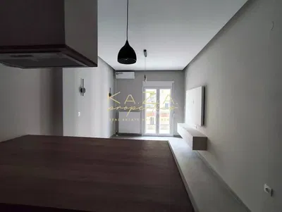 Dnevna soba; prirodno svjetlo, drveni pod, moderni stil