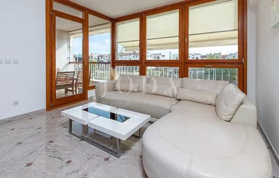 Wohnzimmer; blick, tageslicht, moderner stil, fliesenboden