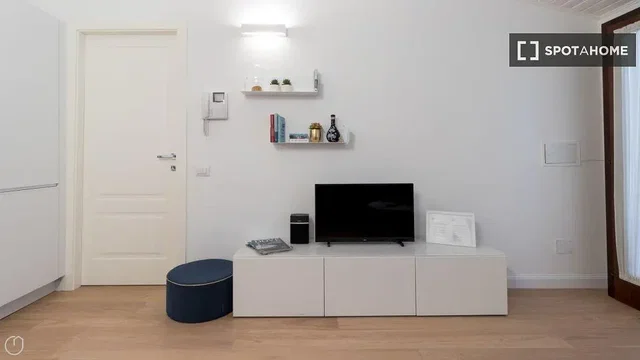 Wohnzimmer; moderner stil, holzboden, tageslicht