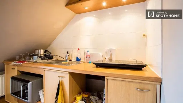 Cucina; elettrodomestici, luce naturale