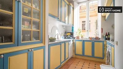 Küche; tageslicht, fliesenboden, blick