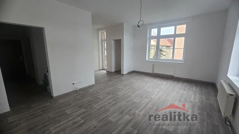 Wohnzimmer; tageslicht, fliesenboden