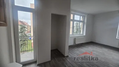 Wohnzimmer; blick, holzboden, tageslicht
