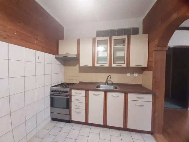 Kuhinja; kuhinjski aparati, pločice