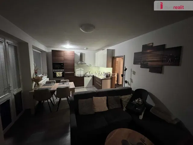 Dnevna soba; tamna unutrašnjost