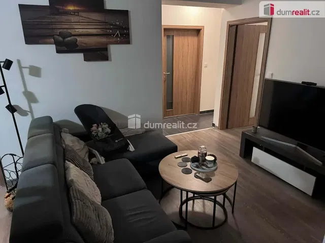 Dnevna soba; moderni stil, prirodno svjetlo