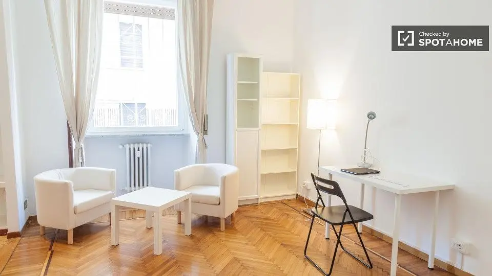 Wohnzimmer; tageslicht, holzboden