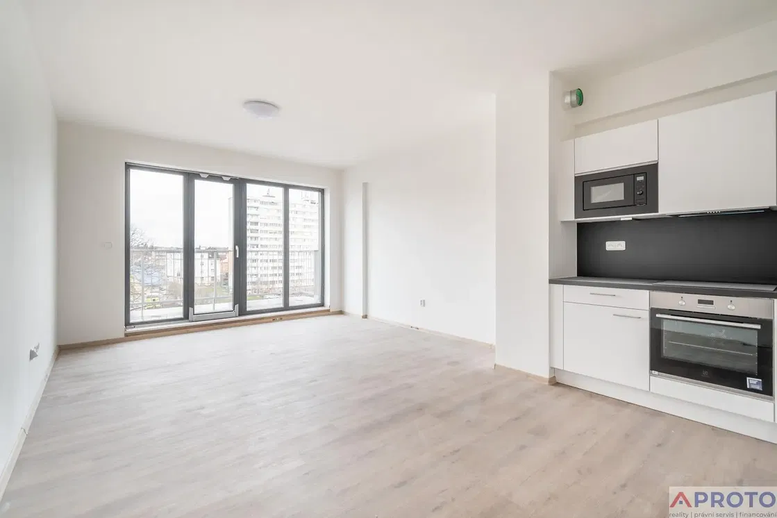 Kuhinja; pogled, kuhinjski aparati, prirodno svjetlo, moderni stil, renoviran